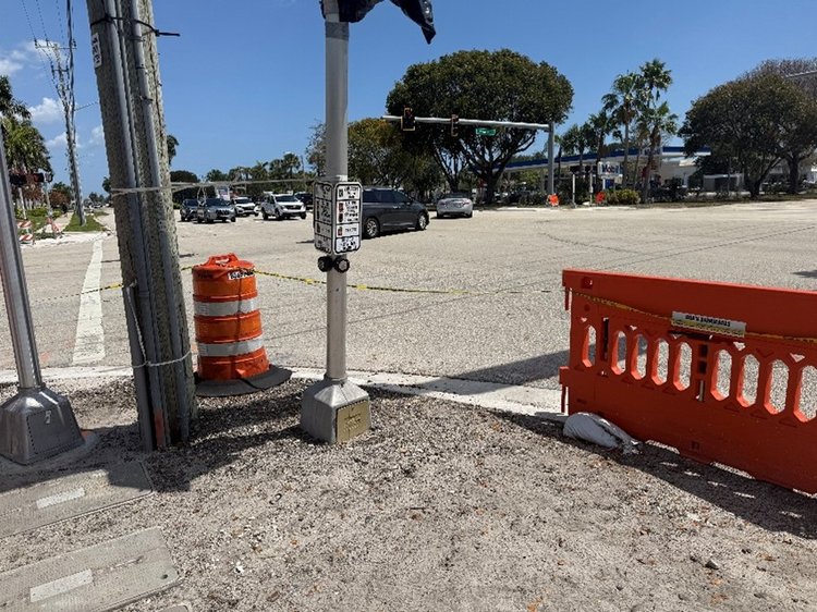 Installation of a new pedestrian pole at Lindell and SR 5   April 2025