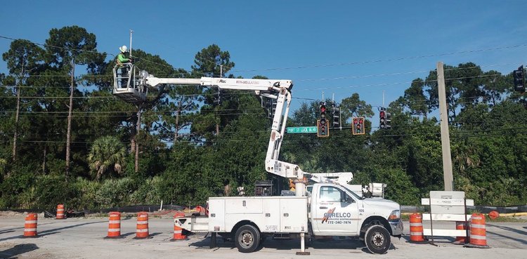 Subcontractors removing existing signal heads at Tunis Avenue, September. 2024