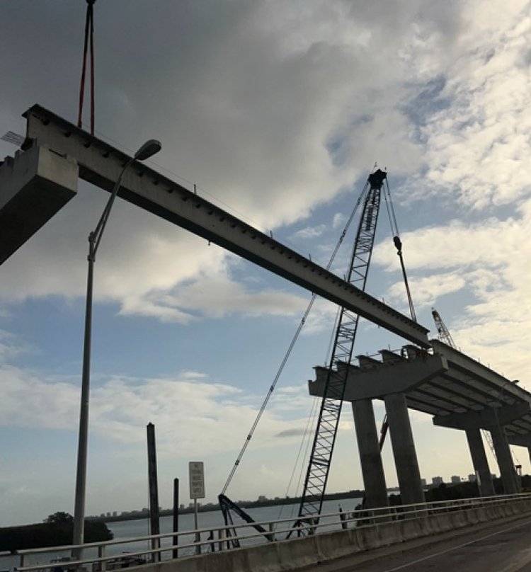 Main bridge  setting beams at span 18, April 2025