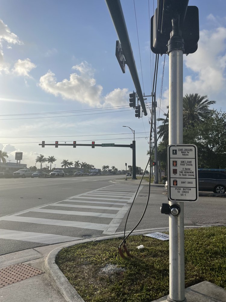 Northbound US 1 pedestrian crosswalk at SE Fischer Street