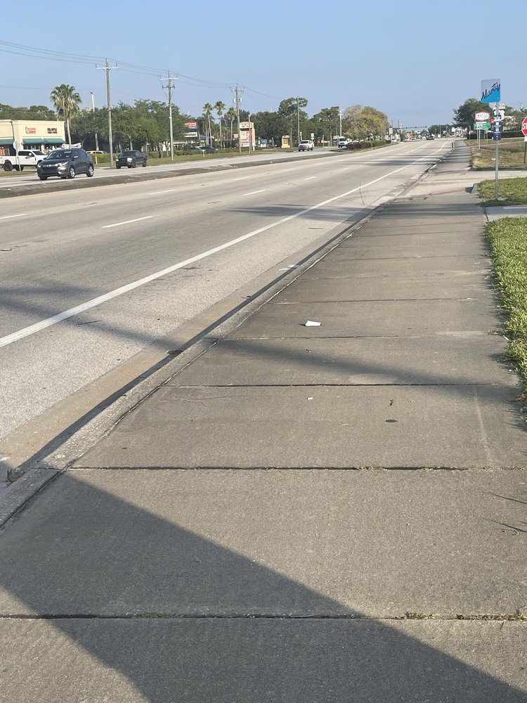 Existing sidewalk on southbound US 1 and Indian Street